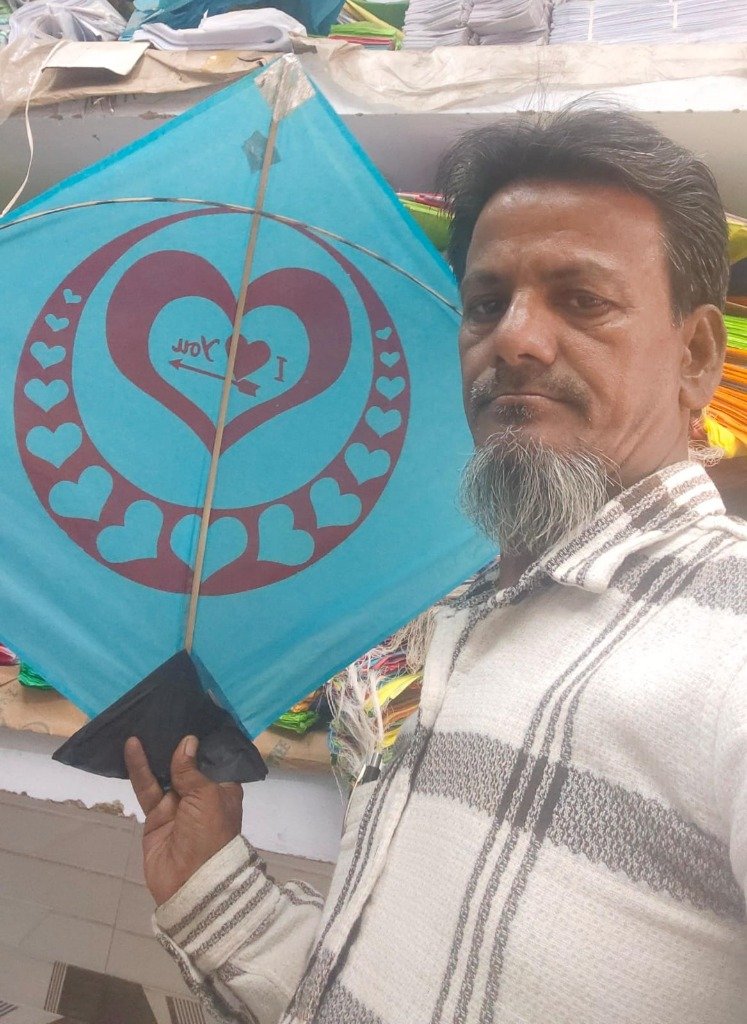 Mohammed Harun Ismail Shaikh with Handcrafted Kite